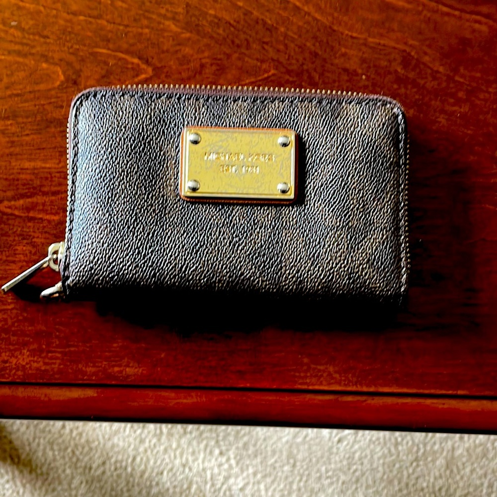 Michael Kors zipper wallet